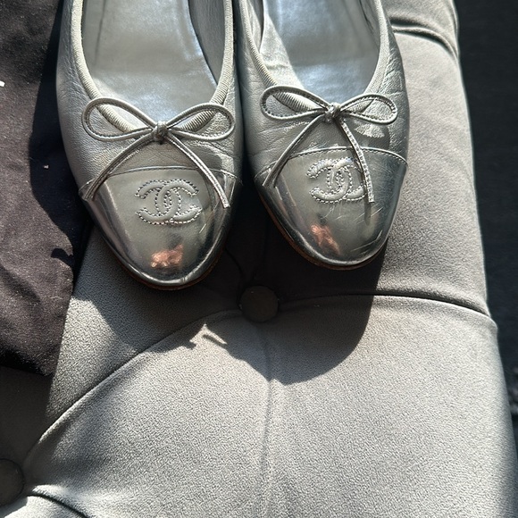 CHANEL CLASSIC BALLERINA FLAT WITH HOLOGRAPHIC TOE. WORN ~ 4X. WITH DUST BAGS - Picture 8 of 15